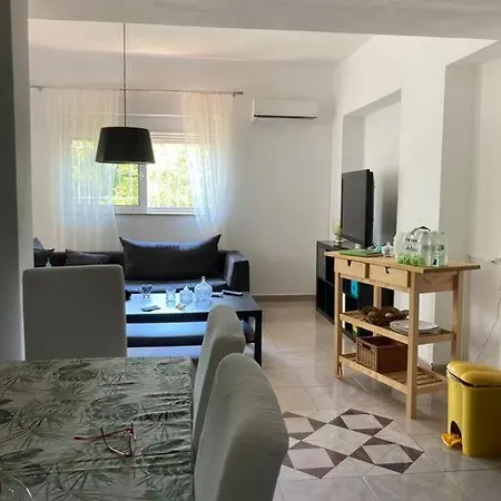 Apartment 3 Bedrooms Beautiful Comfortable In Rodos Town